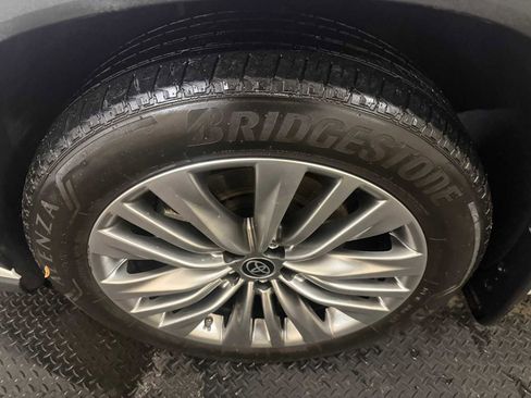 Used 2023 Toyota Highlander Platinum image 8