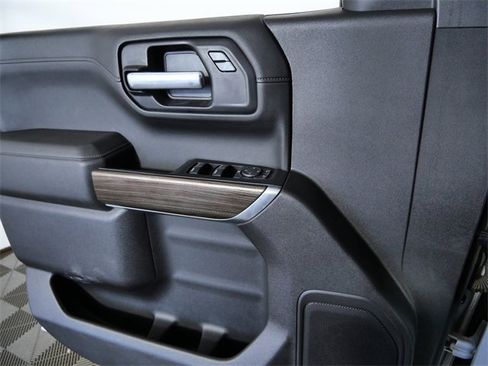 Used 2020 Chevrolet Silverado 1500 LT image 25