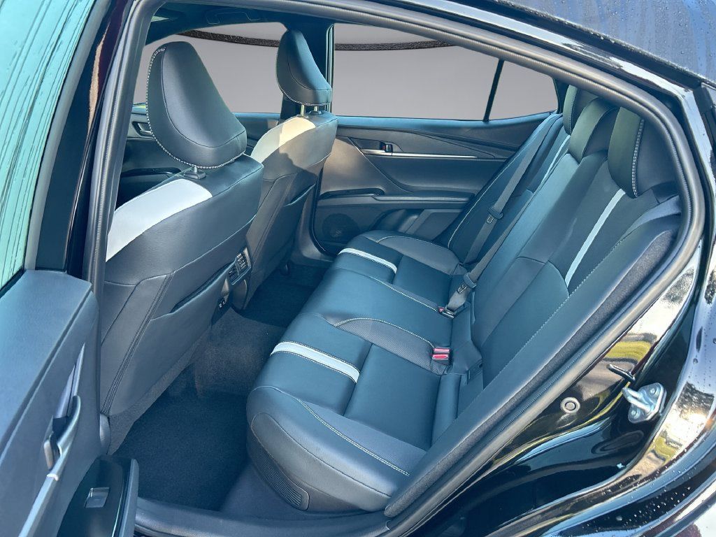 Used 2025 Toyota Camry SE FWD image 30