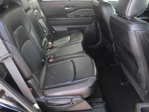 Used 2024 Nissan Pathfinder SL AWD/4WD image 10