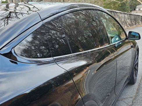 Used 2022 Tesla Model X image 11