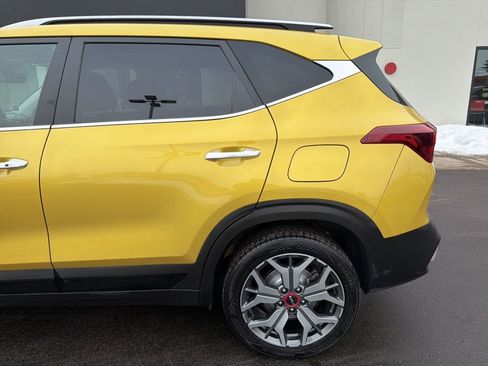 Certified 2023 Kia Seltos SX w/ SX Sunroof Package image 9