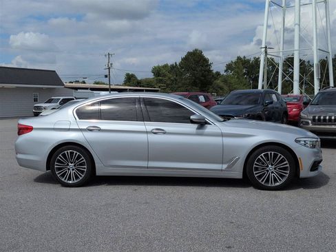 Used 2018 BMW 530i RWD image 2