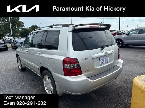 Used 2005 Toyota Highlander 2WD V6 w/ 3rd Row image 4