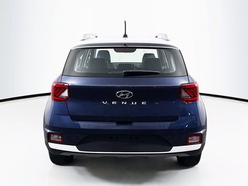 Certified 2024 Hyundai Venue Limited FWD image 7