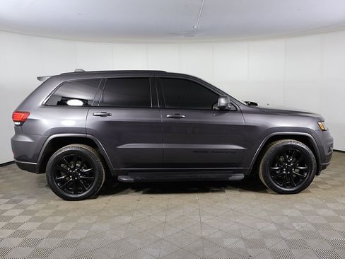 Used 2018 Jeep Grand Cherokee Altitude image 13