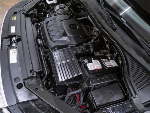 Used 2018 Volkswagen Tiguan SEL FWD image 34