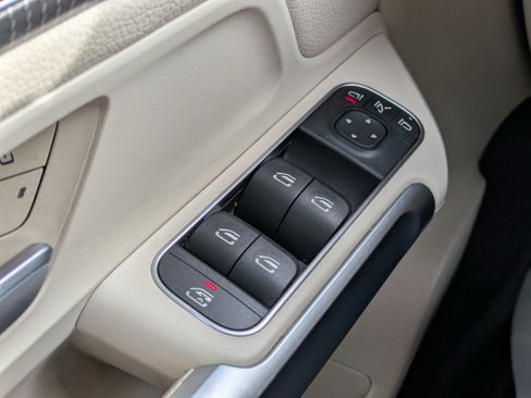 Used 2021 Mercedes-Benz GLB 250 image 29