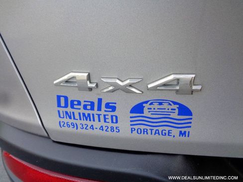 Used 2017 Jeep Cherokee Latitude w/ True North Edition AWD/4WD image 7