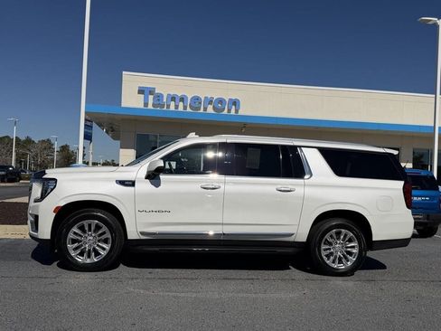 Used 2022 GMC Yukon XL SLT w/ SLT Premium Package image 7