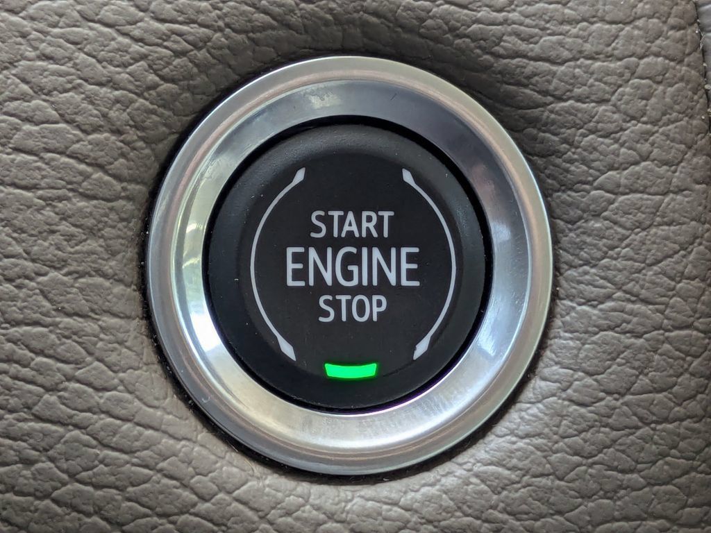 Used 2023 GMC Yukon Denali RWD image 31