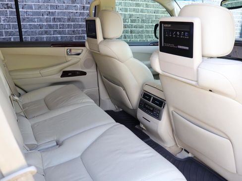 Used 2014 Lexus LX 570 4WD image 30