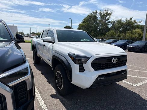 Used 2025 Toyota Tacoma TRD Off-Road w/ TRD Off Road Upgrade Package AWD/4WD image 2