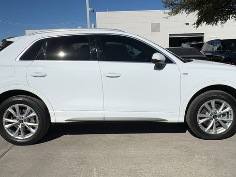 Certified 2025 Audi Q3 2.0T Premium image 8