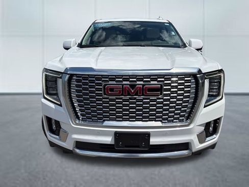 Used 2022 GMC Yukon XL Denali AWD/4WD image 6