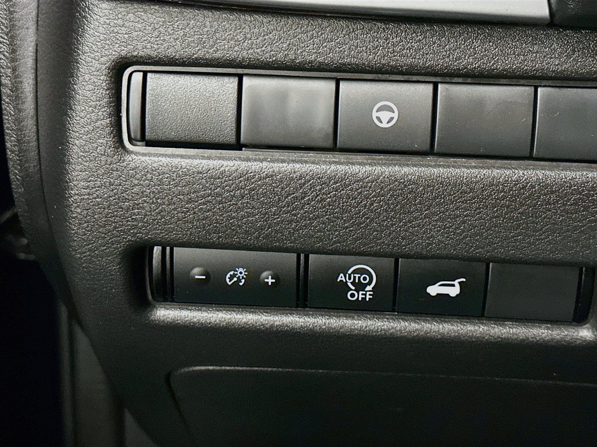 Used 2025 Nissan Rogue SV AWD/4WD image 17