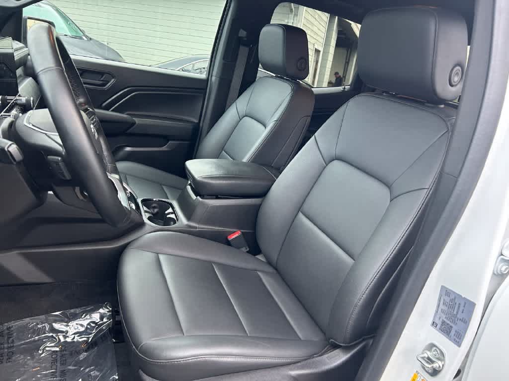 Used 2025 Chevrolet Colorado Trail Boss AWD/4WD image 11