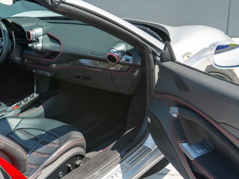 Used 2022 Ferrari F8 Tributo RWD image 60