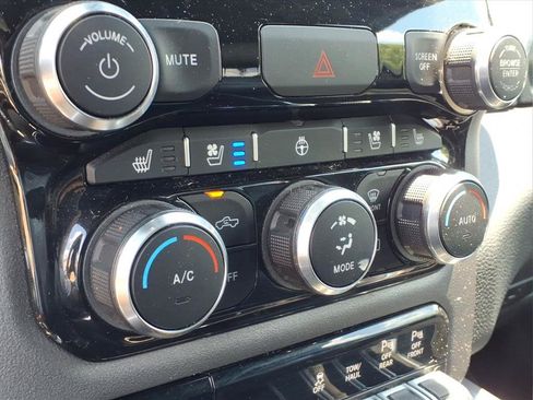 Used 2022 RAM 1500 Laramie AWD/4WD image 6