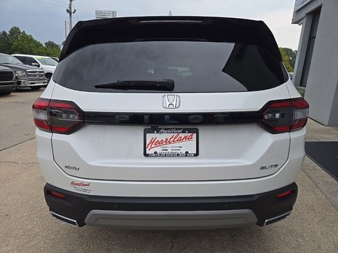 Used 2023 Honda Pilot Elite image 9