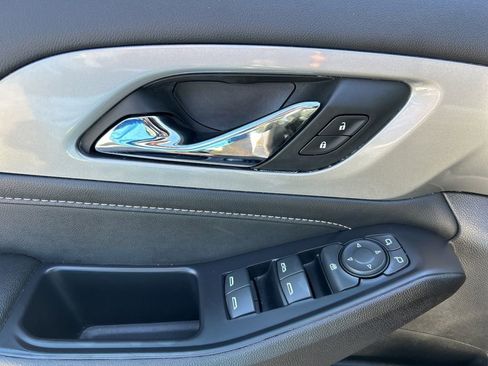 Used 2022 Chevrolet Traverse LT image 12