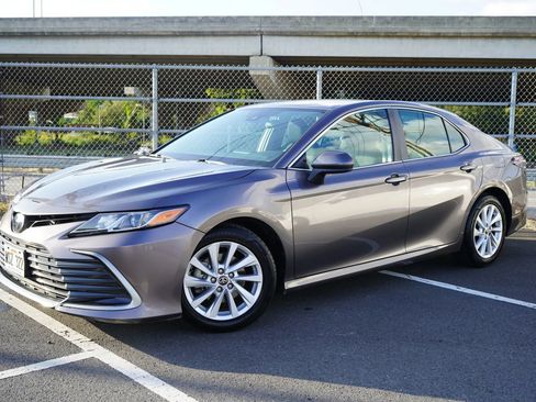 Used 2023 Toyota Camry LE FWD image 3