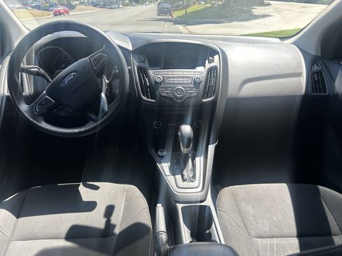 Used 2017 Ford Focus SE FWD image 8