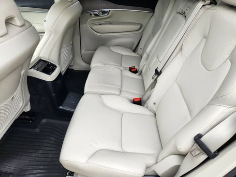 Certified 2025 Volvo XC90 T8 Plus AWD/4WD image 11