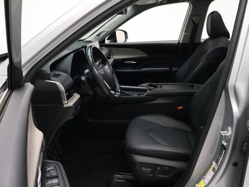Certified 2024 Toyota Grand Highlander AWD image 13