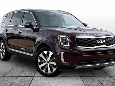 Used 2022 Kia Telluride S FWD image 2