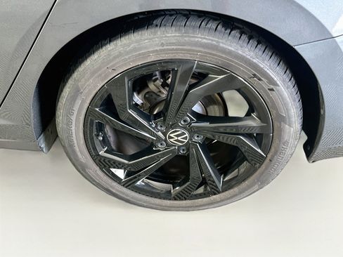 Used 2025 Volkswagen Jetta SE FWD image 11