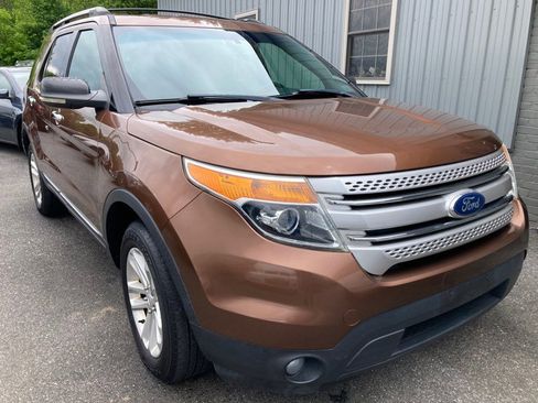 Used 2012 Ford Explorer XLT image 3