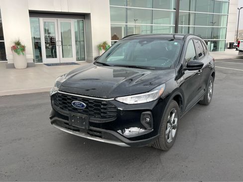 Used 2025 Ford Escape ST-Line Select AWD/4WD image 2
