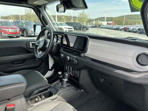 Used 2025 Jeep Wrangler Sahara w/ Safety Group image 15