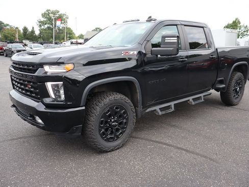 Used 2021 Chevrolet Silverado 2500 LT w/ Midnight Edition AWD/4WD image 2