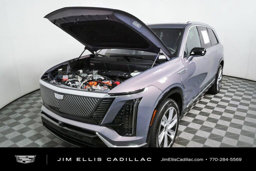 Certified 2026 Cadillac Vistiq Luxury w/ LPO, Floor Liner Package AWD/4WD image 33