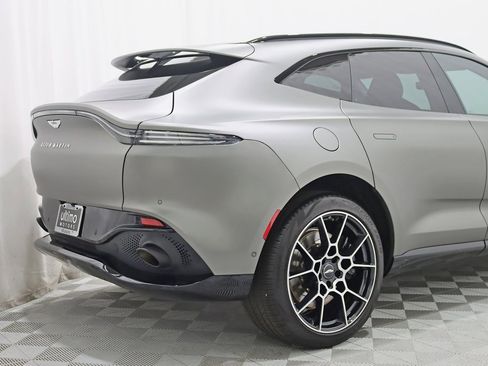 Used 2021 Aston Martin DBX image 10