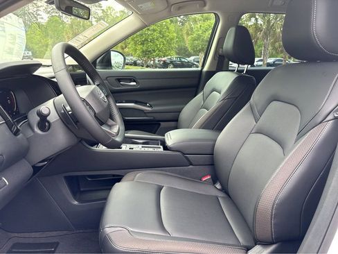 New 2026 Nissan Pathfinder SL FWD image 17