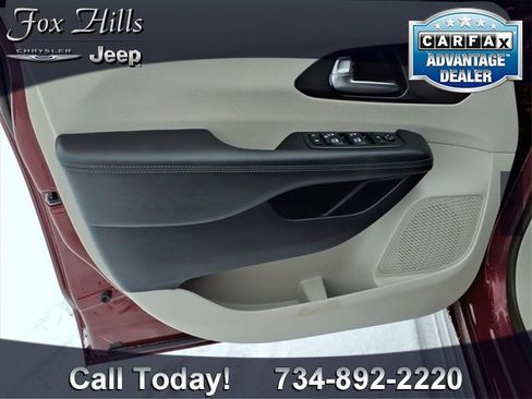 Used 2020 Chrysler Pacifica Limited image 15