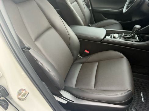 New 2026 MAZDA MAZDA3 Hatchback w/Premium Plus Pkg image 8