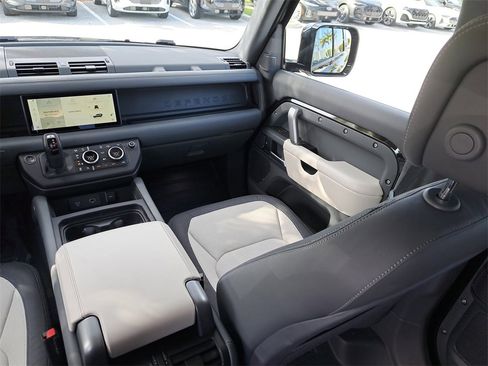 Used 2024 Land Rover Defender 110 X-Dynamic SE image 22