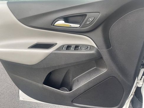 Used 2020 Chevrolet Equinox LS image 15
