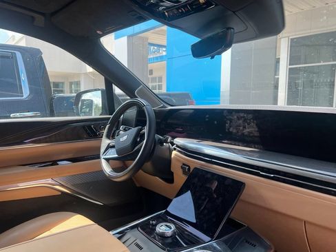 Certified 2025 Cadillac Escalade IQ Sport 2 AWD/4WD image 14