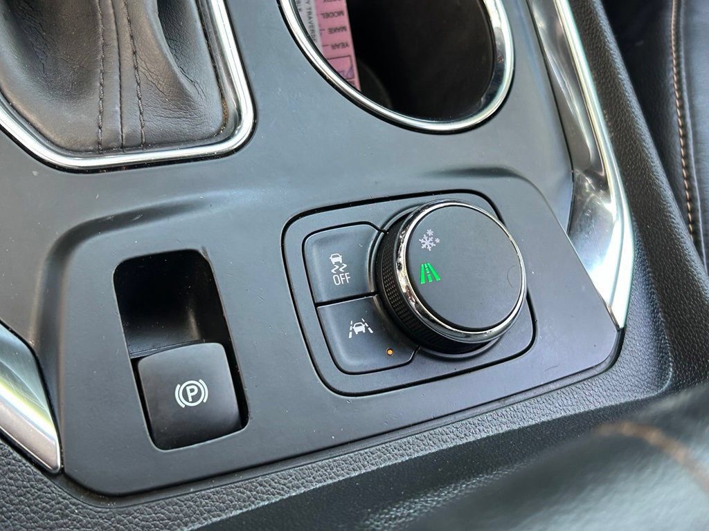 Used 2021 Chevrolet Traverse RS FWD image 28