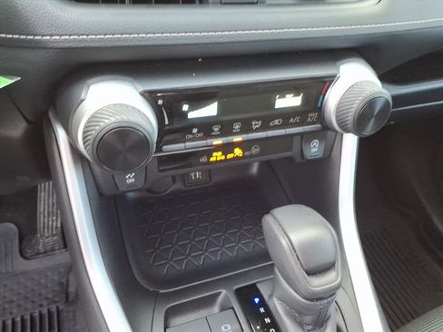 Used 2024 Toyota RAV4 LE image 33