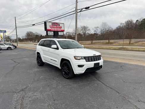 Used 2019 Jeep Grand Cherokee Altitude image 1