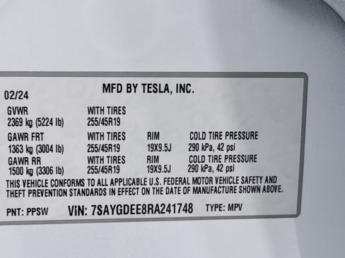 Used 2024 Tesla Model Y Long Range AWD/4WD image 26