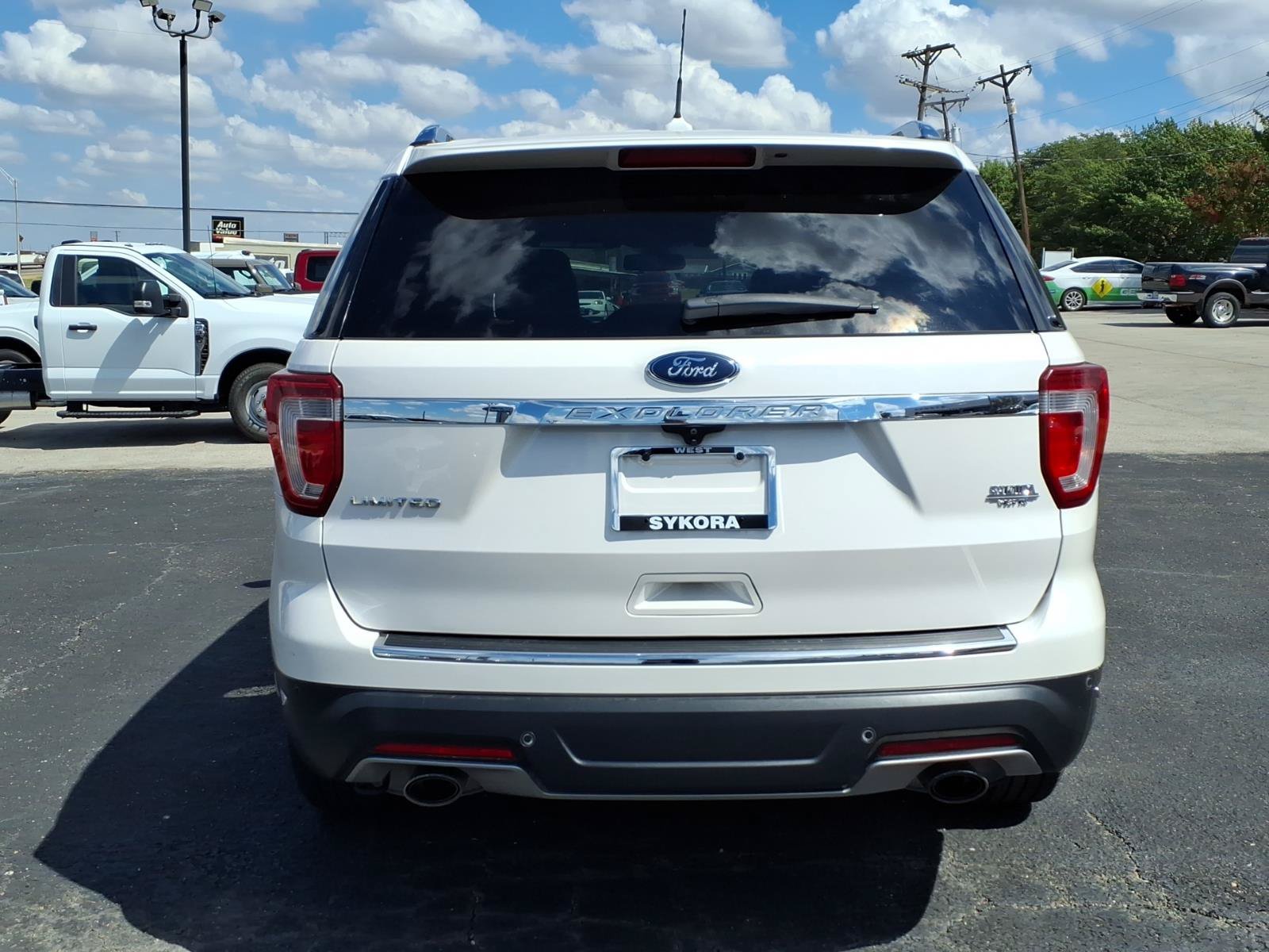 Used 2018 Ford Explorer Limited w/ Ford Safe & Smart Package FWD image 6