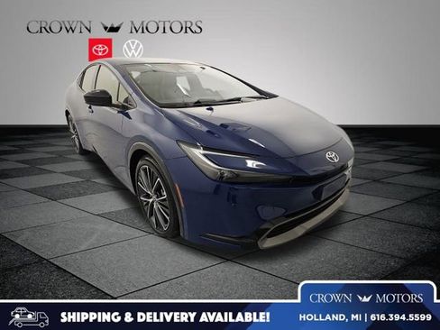 Used 2025 Toyota Prius XLE image 1