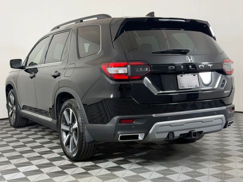 Used 2025 Honda Pilot Touring image 3